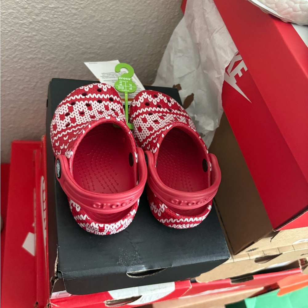 Infant crocs 6c